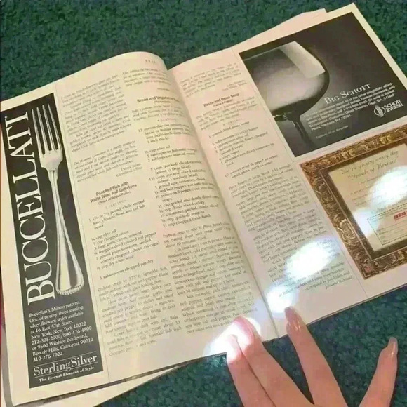 2 Magazines - Picture 5 of 5